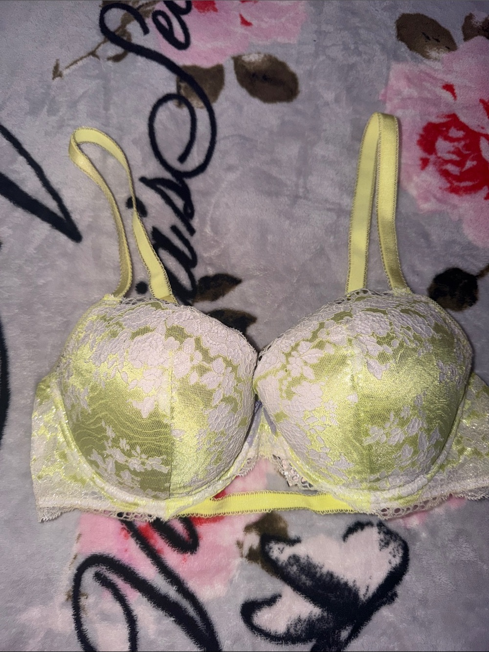 Victoria's Secret Pale Yellow Lace Push-Up Bra